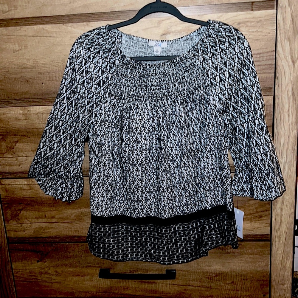 New/unused Croft & Barrow black & white blouse.
